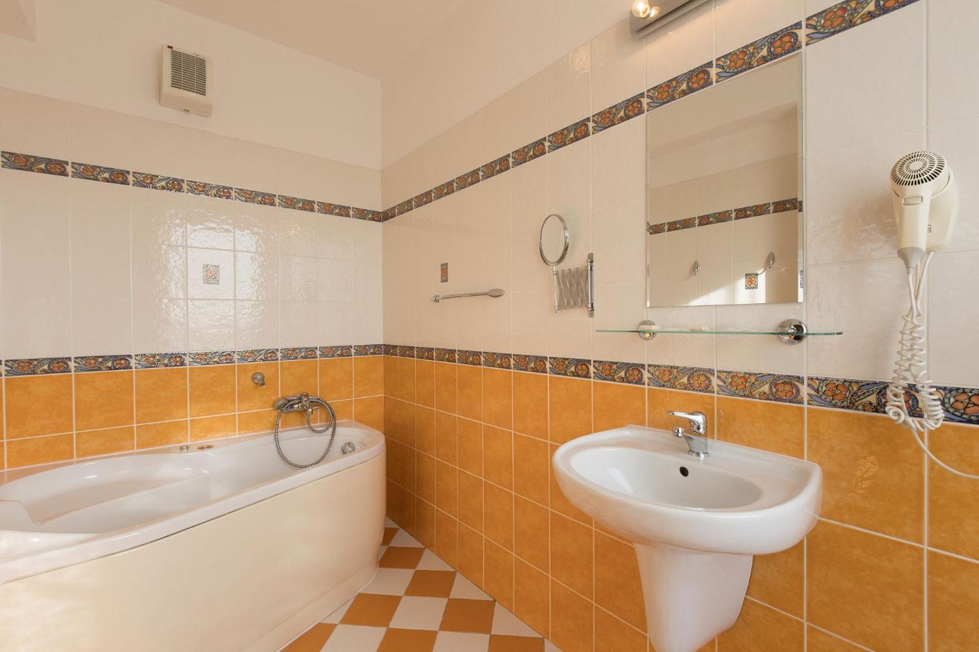 Hotel Belvedere Příbram エクステリア 写真