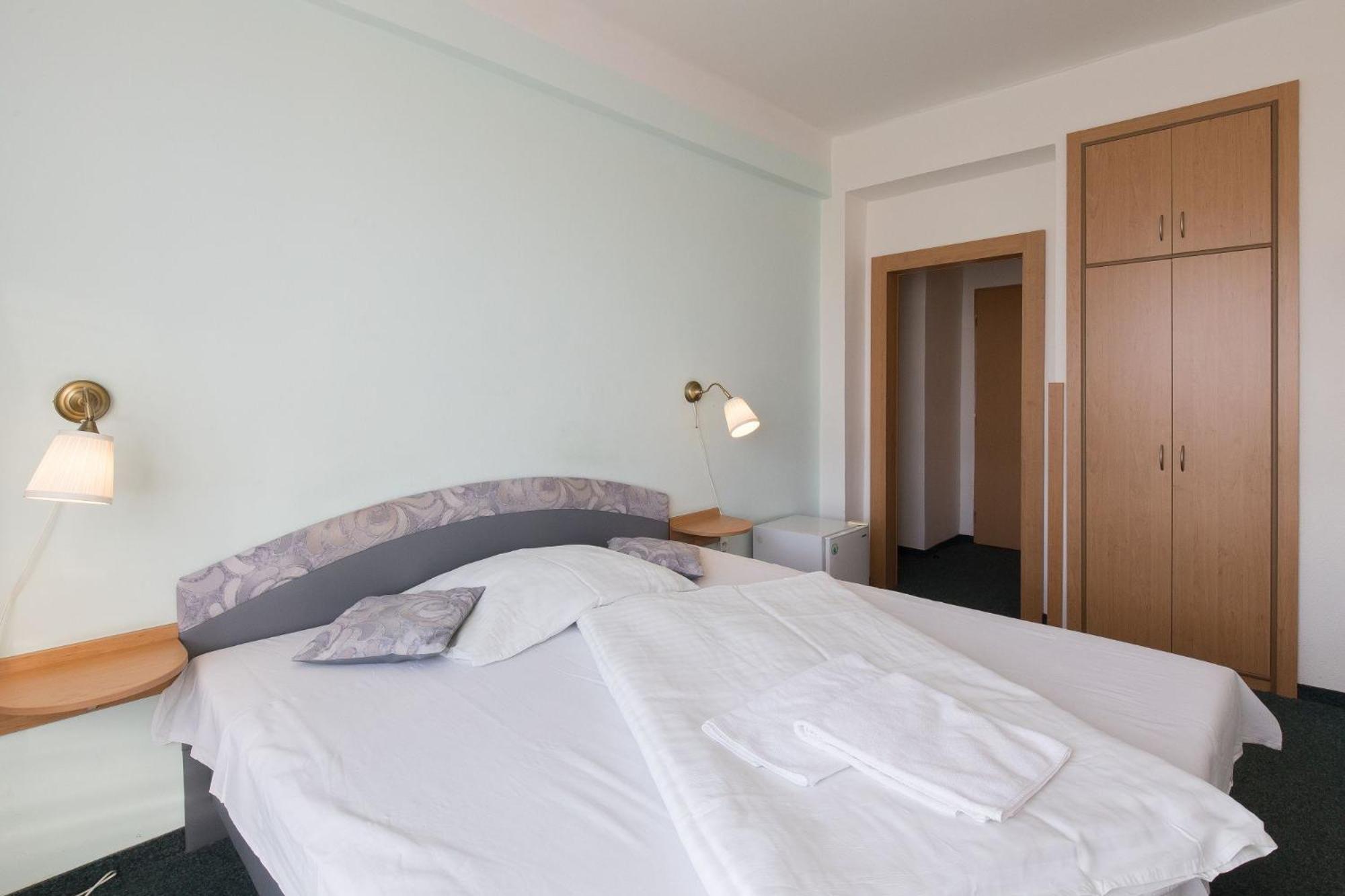 Hotel Belvedere Příbram エクステリア 写真