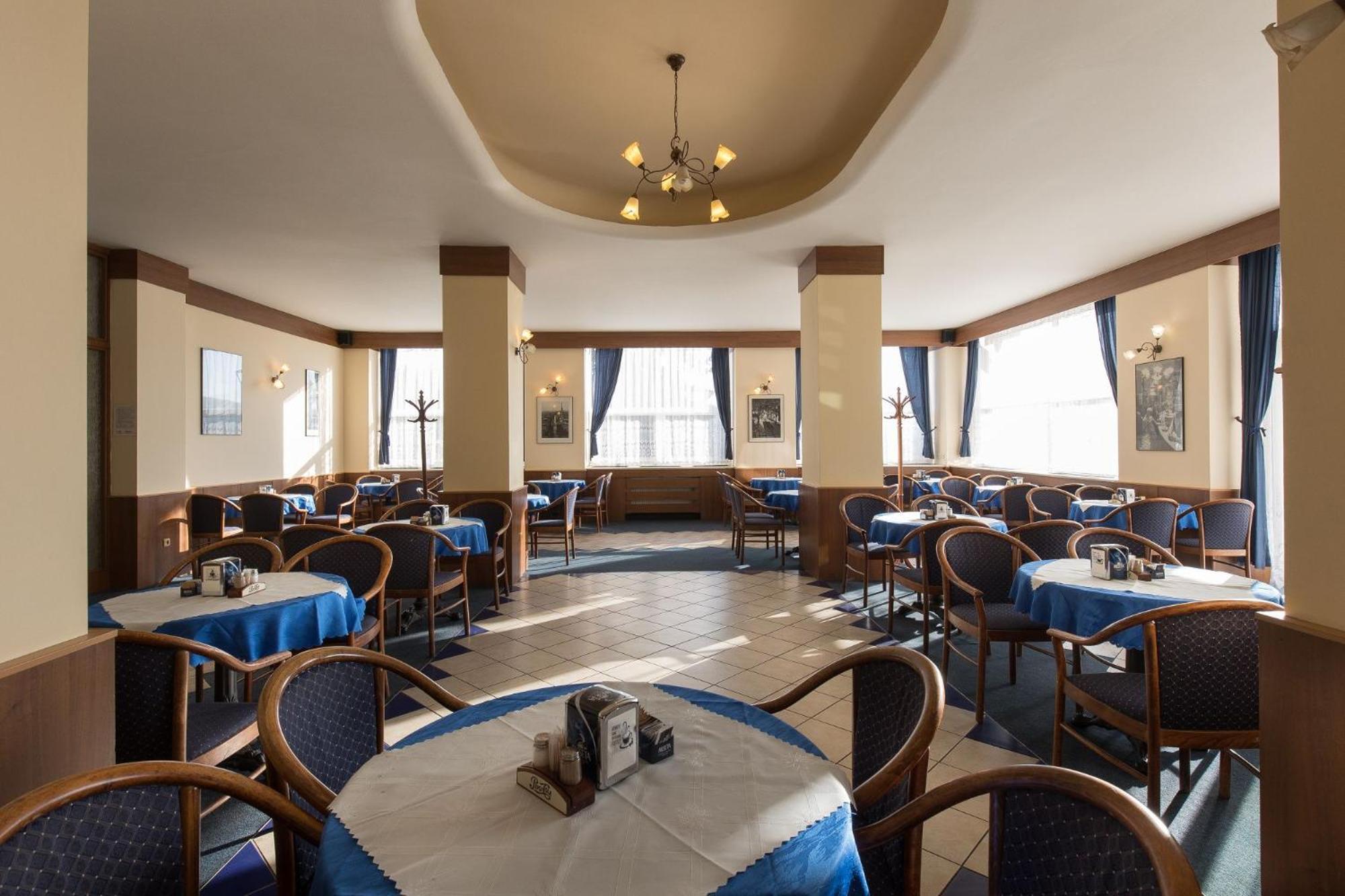 Hotel Belvedere Příbram エクステリア 写真