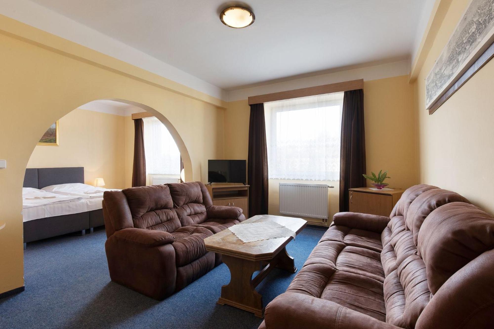Hotel Belvedere Příbram エクステリア 写真