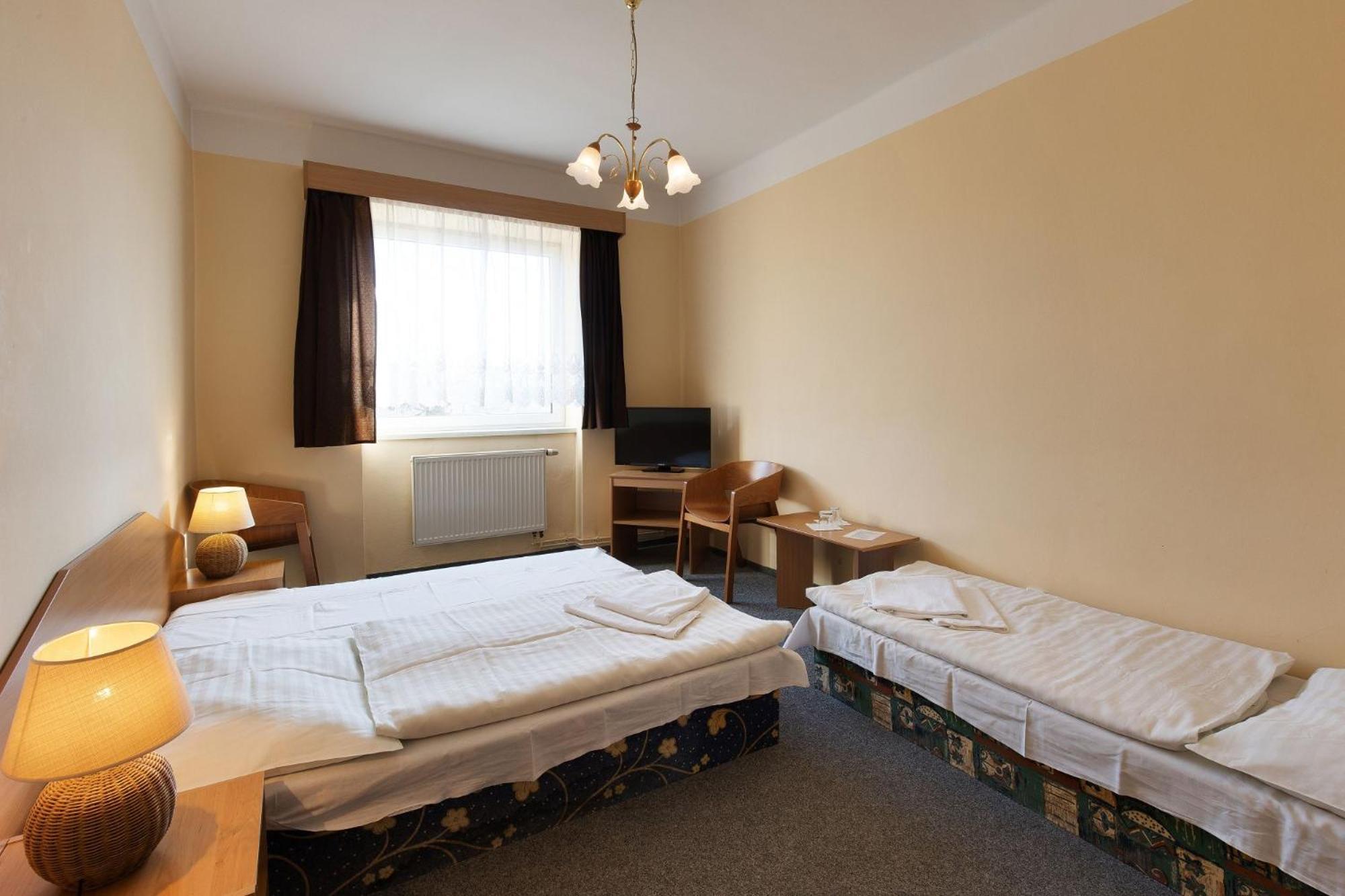 Hotel Belvedere Příbram エクステリア 写真